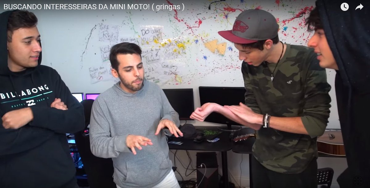 beaglesquad_'s tweet photo. Nessa imagem claramente vemos Victor Trindade se dando conta que se machucou carregando o Felipão e que sua plaquinha voltou a zerar... Aliás, acho que o Viros pensou a mesma coisa 
😂😂 https://t.co/gVtvPY6756