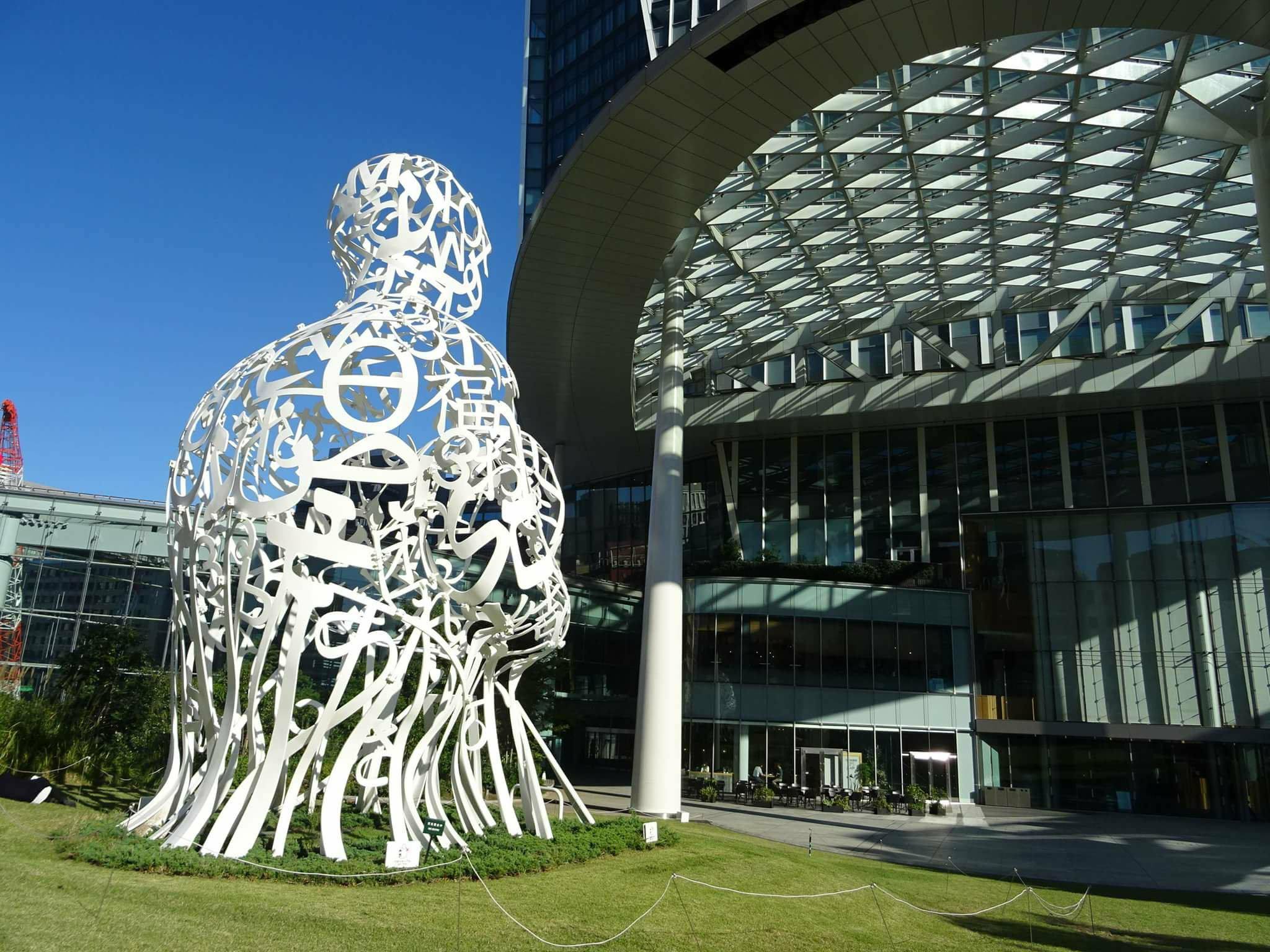 アート Love Maiko クリスマスデート 虎ノ門ヒルズおすすめ 一流アートがすぐそこに 彫刻が実は文字の組み合わせだったり スゴイアートと写真撮影したりも楽しい アートの小ネタ T Co Cfixmz3ir5 メゾンカイザーのケーキやアンダーズのバー