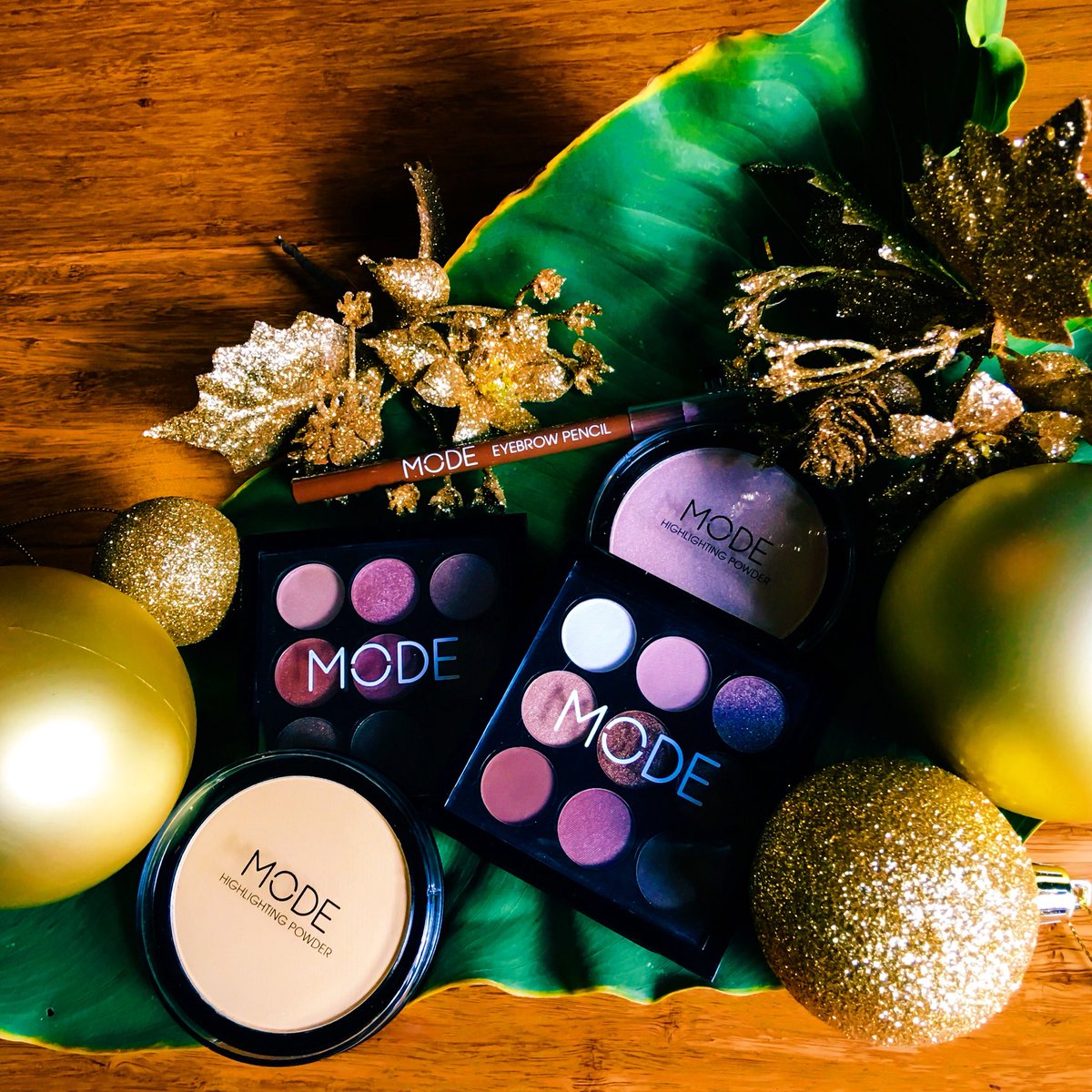 tkstrachan's tweet photo. excited to have received a bunch of goodies from @MODEcosmetics just in time for Christmas! ✨

#modecosmetics #mua #crueltyfree #vegan #festive #decorations #christmas @BbloggersAU @BBlogLove #youtuber #beauty https://t.co/NSVkbItqKI