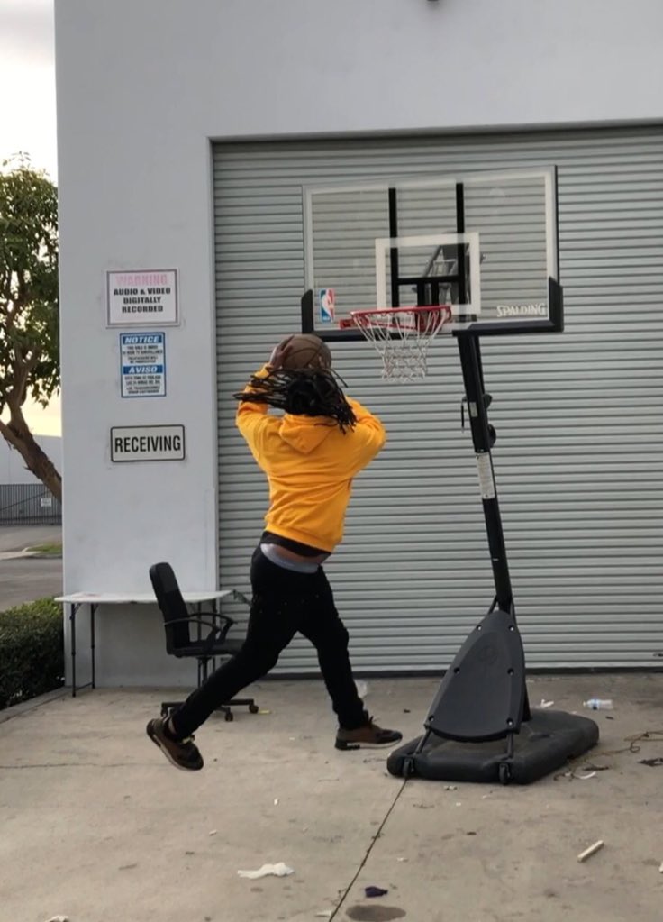 FREDOSANTANA300's tweet image. New NBA logo Kobe Santana 😂😩🤘🏽