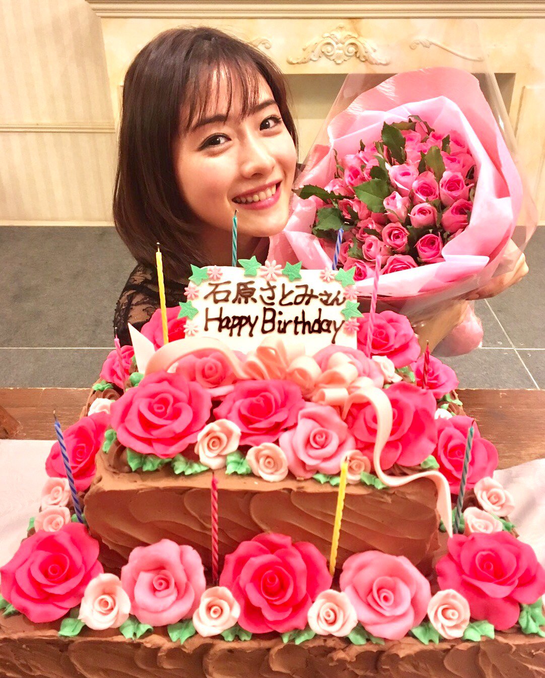 アンナチュラル ｔｂｓドラマ公式 今日は12月24日 クリスマスイヴ そして我らが座長 石原さとみさんの誕生日 おめでとうございまーす みんなでサプライズのお祝いをやりましたよ 素敵な一年になりますように Tbs 金曜ドラマ アン