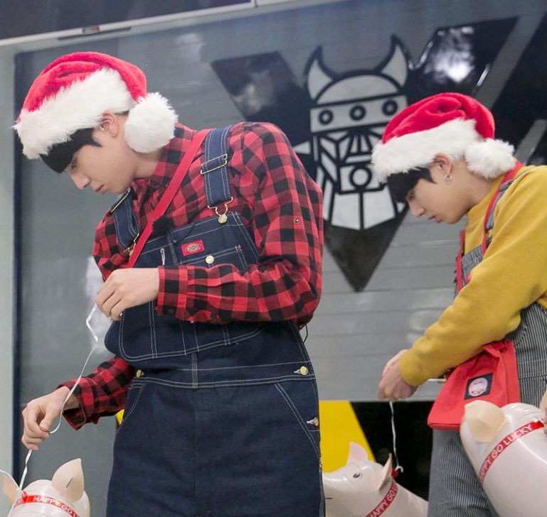 onlyforsuga's tweet photo. 와 이 사진 ㄹㅇ 둘이 개똑닮음 https://t.co/wAchvfWYiK