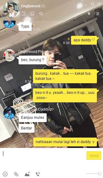 zhanghas's tweet photo. 171224 kejadian tadi pagi. di awali dengan kebiasaan daddy seong '-' #PEADEM 

cc: @ongswlate @ongseogw1 @ongseoungwu @Ongseong95 @rhongmeo https://t.co/LTWDR8VcZQ