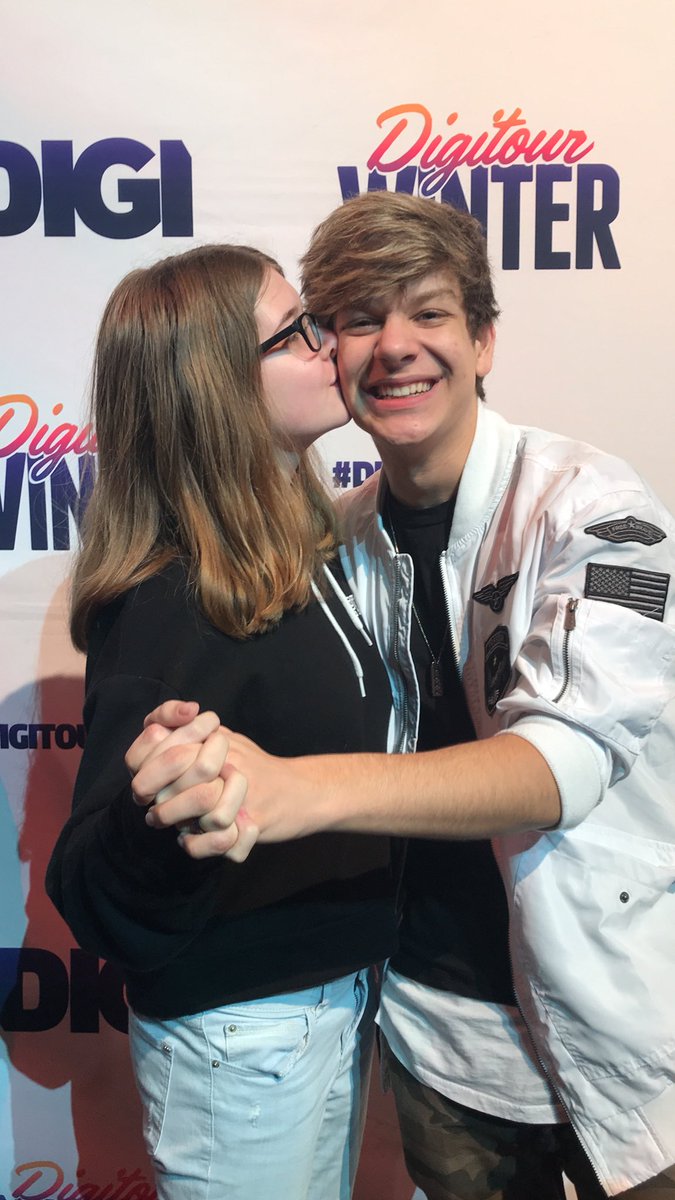 emmatrippie1's tweet photo. 😭❤️ @DigiTour @NathanTriska @BlakeGray @RazzlezBeast @SimonBritton #digitourwinter #digitour best day ever 😭❤️❤️❤️ https://t.co/pxfSyWghdd