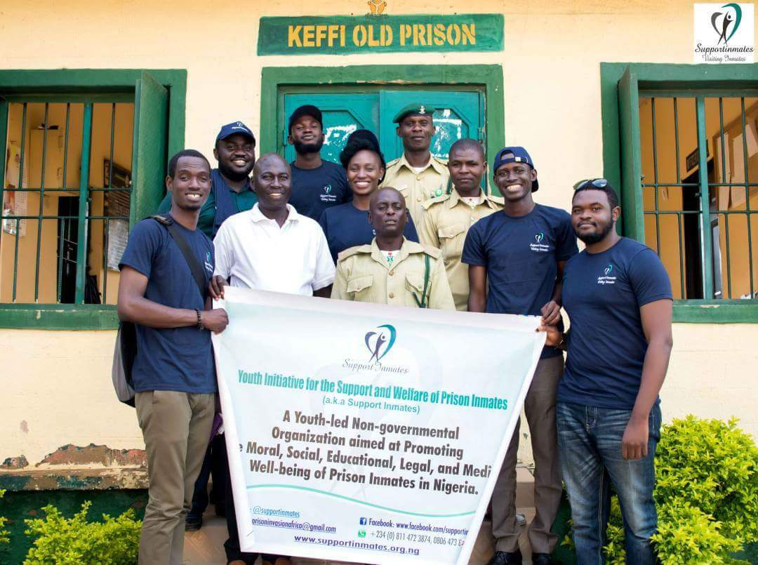 supportInmates's tweet photo. Donation of collected bat soaps from residents of Royal Gardens Estate to Keffi Old Prison, Nasarawa, Nigeria @ladewin @PrisonerNews https://t.co/zyvmmSf9Tx