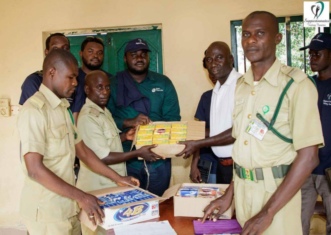 supportInmates's tweet photo. Donation of collected bat soaps from residents of Royal Gardens Estate to Keffi Old Prison, Nasarawa, Nigeria @ladewin @PrisonerNews https://t.co/zyvmmSf9Tx