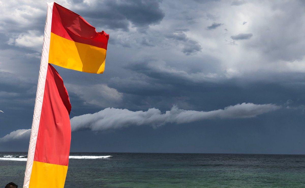 Copacabana_SLSC's tweet photo. Storm front passing by #copacabana @slsnsw @SLSAustralia @CCexpressadvoc https://t.co/EcQAAPsWRw
