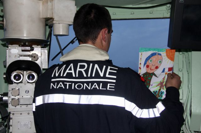 franceinter's tweet photo. Sur la frégate Jean de Vienne, 245 soldats passeront Noël en mer https://t.co/o8gjDFJLEH https://t.co/FX1VeB7rVp