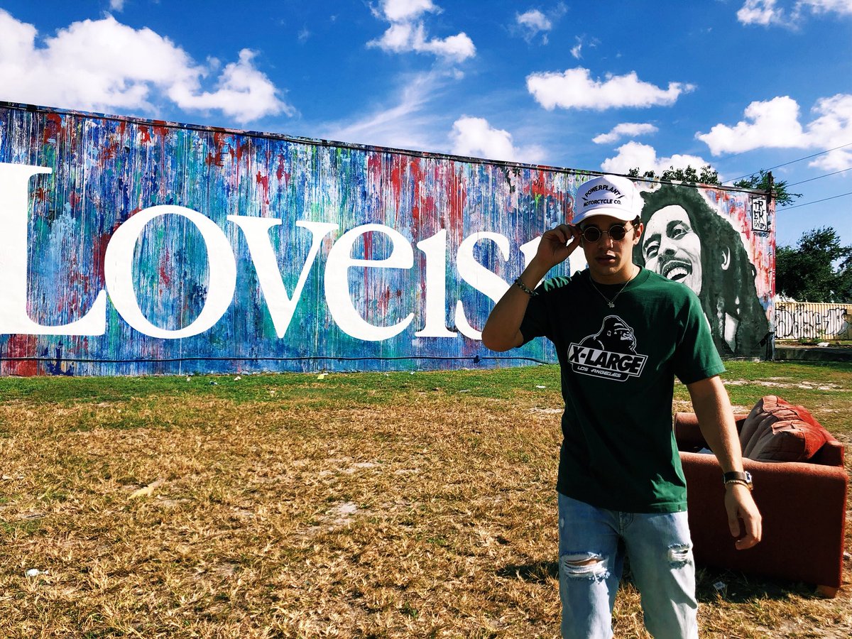 AustinMahone's tweet photo. Love is.... https://t.co/V95jRgi1zx