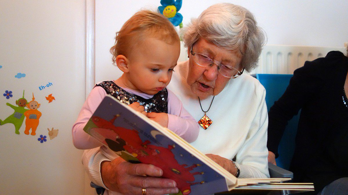 Ouma, wat is die beste geskenk wat jy jou kleinkinders kan gee? @Nicovangijsen het wyse raad: netwerk24.com/Sake/Muntslim/… <a href="/Netwerk24/">Netwerk24</a> <a href="/RapportSA/">Rapport</a>