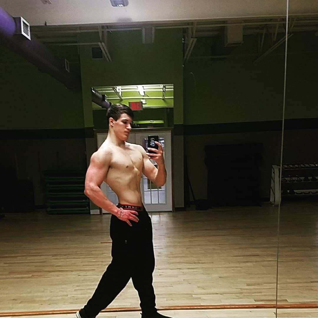 Ken_Gradia's tweet image. Dont measure yourself by what you have accomplished🥇, but by what you should have accomplished with your ability🏆. #bodybuilder #bodybuilding #bodybuildingpose #progress