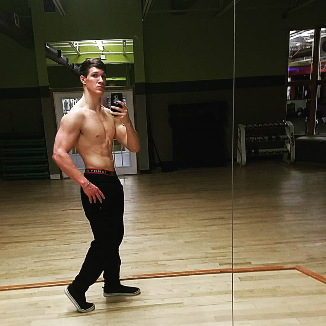 Ken_Gradia's tweet image. Dont measure yourself by what you have accomplished🥇, but by what you should have accomplished with your ability🏆. #bodybuilder #bodybuilding #bodybuildingpose #progress