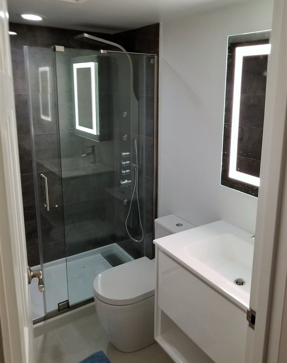 dRemodeling1's tweet photo. Our latest bathroom remodeling project πΏπ½πThis elegant design features #Daltile flooring, modern #WaterfallShower and contrasting #Porcelanosa shower tiles.
#dRemodeling #bathoom #bathremodeling #bathroominspo #designinspo #interiordesign #luxe https://t.co/2uPls0EN4a