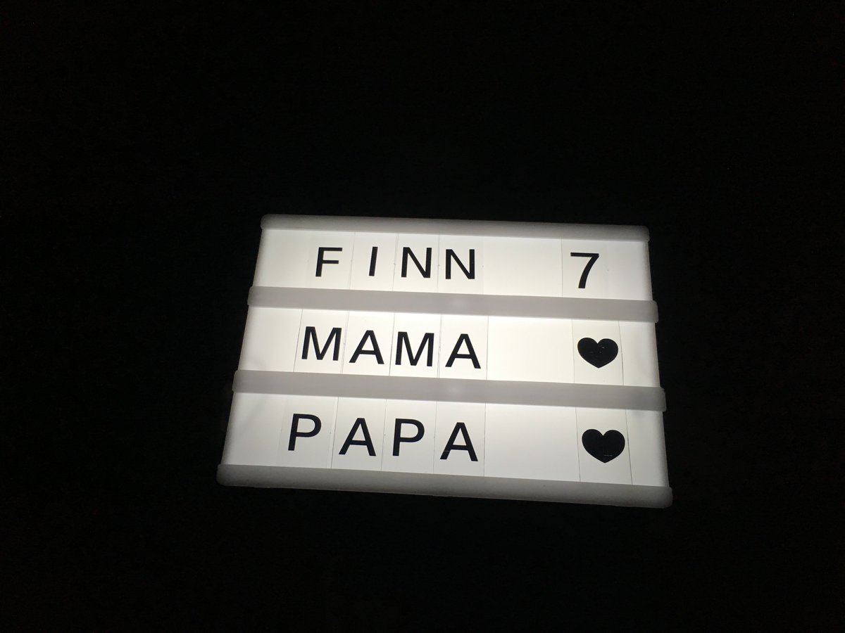 Mareikchen's tweet photo. Das Kind hat sein letztes Adventskalendertörchen geöffnet und sich gleich ans Werk gemacht. ❤️ #minilightbox https://t.co/Nolg9yQY6s