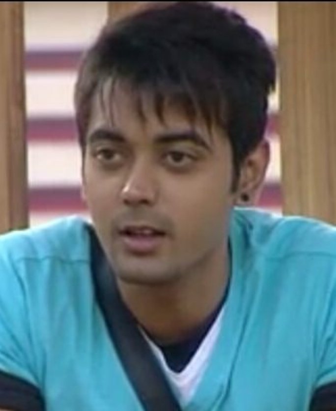 BiggBossChannel's tweet photo. #BiggBoss11 #BB11 #BiggBoss WHO IS MORE POPULAR IN @BiggBoss? 

RT🔃 FOR #PriyankSharma 

LK❤ FOR #LuvTyagi https://t.co/9LQpSbXqZf