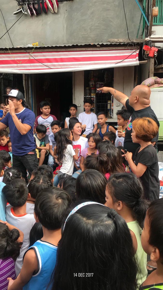 KimXianATGInc's tweet photo. @prinsesachinita spends quality time with these wonderful kids in #ASAPGivesBack  ❤️🌲🎅🏻🌲 https://t.co/sEsLTX6RVq