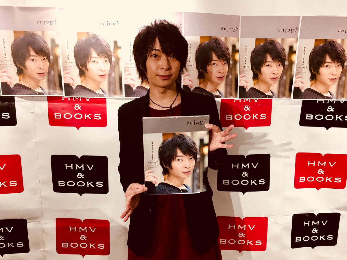 HmvBooksShibuya's tweet photo. 【#柿原徹也】本日は柿原徹也 「柿原徹也ファースト写真集　enjoy? 」発売イベント 特典会、本当に多くのお客様にお越し頂き、誠にありがとうございました！当店のミニ色紙にサインを頂戴いたしました！抽選で１名様にフォロー＆RTでプレゼント！締切1/15店舗受取り限定、当選はDMにて！！ https://t.co/7WZ4LivUVt