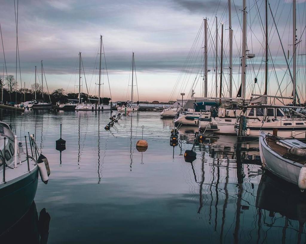 pankaj_patel_'s tweet photo. Peace ✌️ #evening at #cooenhagen #denmark #boats #stillwater https://t.co/yNGRgmswiH https://t.co/a4pWnbaNIO