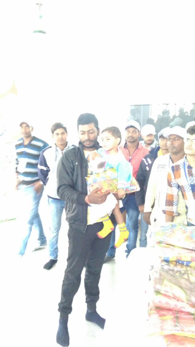 pfcprosenjit's tweet photo. @prosenjitbumba Blanket distribution among children at #Aponjon . https://t.co/Rk1BwYx8W7