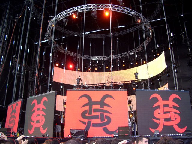 Desear FELIZ NAVIDAD a todos los fans #HdS

Y que les vaya bien bonito.