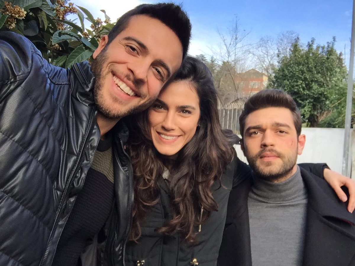 DiziMeryem's tweet photo. #Meryem setinden herkese sevgiler… Mutlu, huzurlu, keyif dolu bir Pazar günü diliyoruz! https://t.co/iIsDtZEzKG