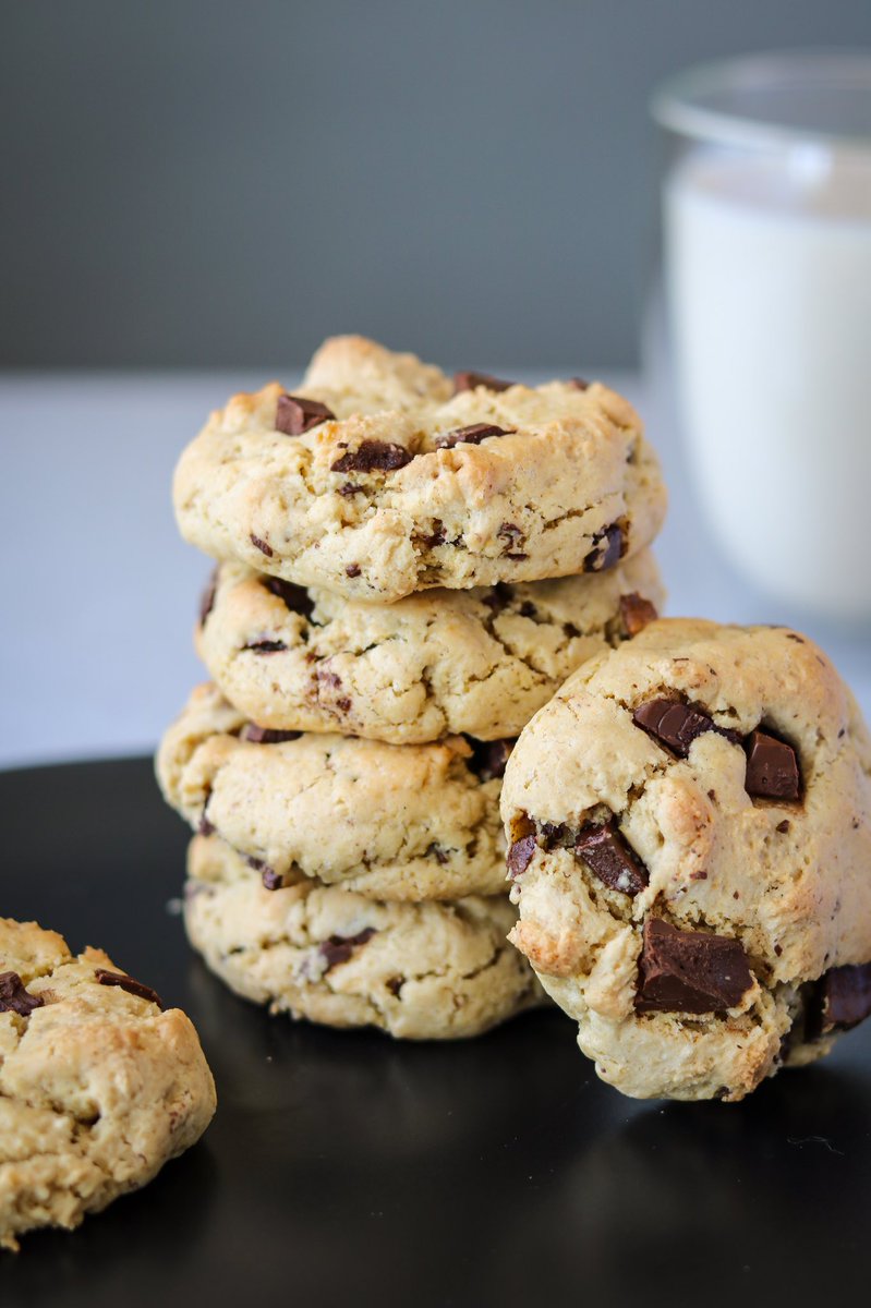 🍪🍪I am so excited to share my 25 minute, 7 ingredient, vegan Choc Chip Cookie Recipe with you 🍪🍪🍪

🎄These are perfect to leave out for Santa on Christmas 🎄

Check out the recipe here 👇 delicious-plants.com/quick-and-easy…