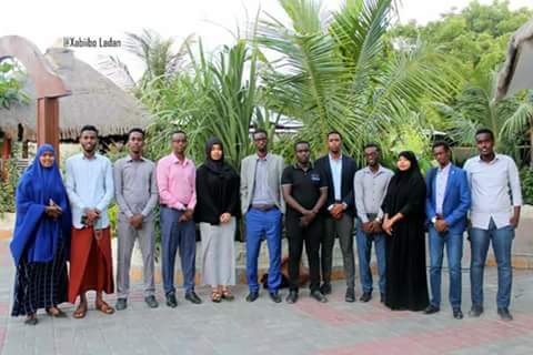 MohamudNadif's tweet photo. Some members of puntland youth voulanteer they make conference with their partern group work on #Mogdisho #Ubaxa #Caasimada & #Daryeel #Bulsho they discuss working together and collaborating together to contribute to the development of the country. https://t.co/gngAytvOZo