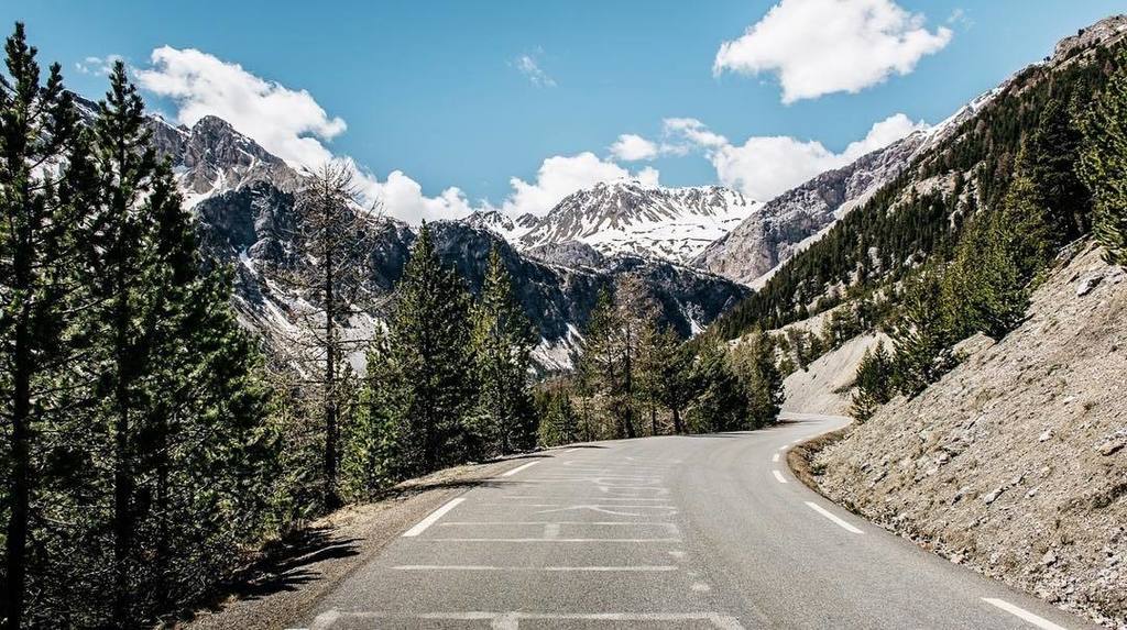 Can you name the pass?! 👇
•
•
@Araieu | <a href="/BridgestoneMoto/">Bridgestone Moto Thailand</a> | <a href="/Motul/">Motul</a> •
#motor_adventure #travelblogger #mototour #mototravel_lovers #exploremore #ridehard #braap #roadwarrior #epicride #motorcyclelife #roadtripmag #pass #quiz ift.tt/2BXaxoa