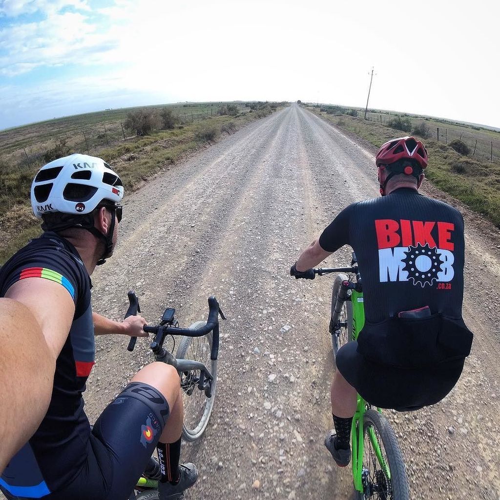 wearebikemob's tweet photo. The Bike Mob board of directors ride 😄
#MorningRoll #WhereIRide #Groad #DirtRoad #ForeverPedalling #NeverNotPedalling #StackyGroupetto #ReunionRide ##GravelBike #SpeedSelfie #Cannondale #Lefty #ScalpelSi #NinerBikes #BSB9RDO #RideMoreThanYouDont #Se… https://t.co/jx6S4z0eQa https://t.co/GrASbofzjS