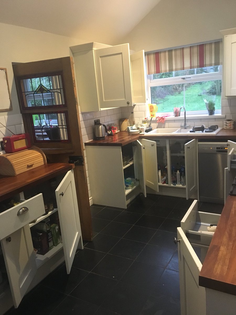 O5BORNE's tweet image. ...when you politely ask your teenagers to close the kitchen cupboard they just left open ! (For the umpteenth time #insolence