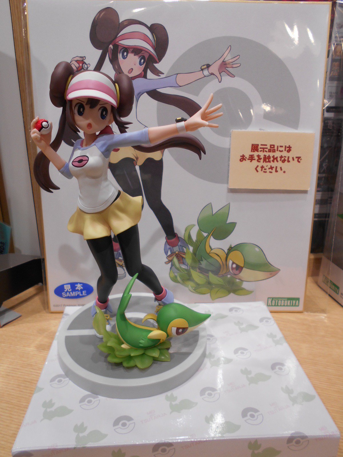 コトブキヤ立川本店 立川本店1f Artfx Jポケットモンスターシリーズ ポケットモンスター ブラック2 ホワイト2 より メイwithツタージャ 9 180税込 が大好評販売中 サンバイザーの下から覗く強気な眼差しと 今まさにモンスターボールを