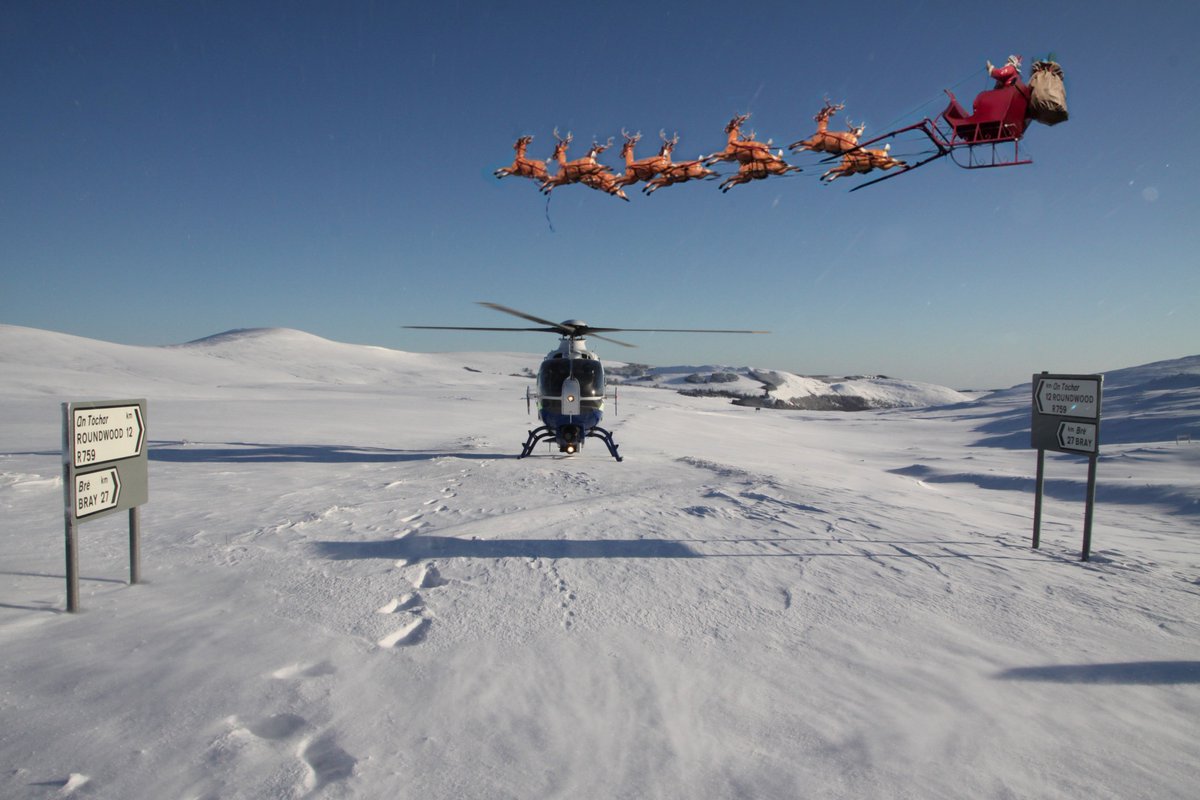 GardaTraffic's tweet photo. Ho Ho Ho! Not long now Boys &amp; Girls Santa has started his long journey in Co Wicklow with the help of our friends in Garda Air Support Unit Don’t forget to go to bed early tonight for Mammy &amp; Daddy and enjoy all the presents Have a lovely Christmas from all of us in the Gardaí https://t.co/Dwu5weTN8H
