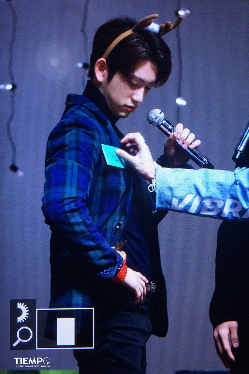 TIEMPO_JY's tweet photo. 171224 스폐셜 이벤트 #진영 #Jinyoung #GOT7 https://t.co/o1rtbezGQM