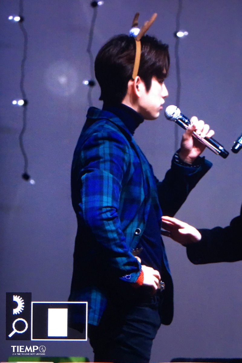 TIEMPO_JY's tweet photo. 171224 스폐셜 이벤트 #진영 #Jinyoung #GOT7 https://t.co/o1rtbezGQM