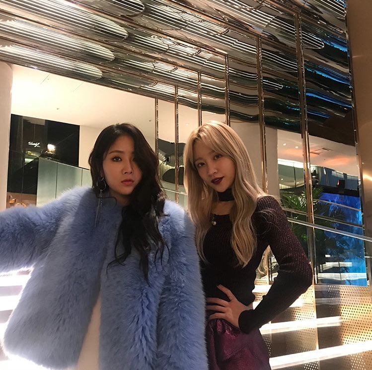 sistarspot's tweet photo. [IG] creep7979 update with #SOYOU and EXID’s Hani (1/2)

First episode of ‘Soyou X Hani’s Beauty View’ to be aired on Dec 28 @ 7 PM on JTBC2

https://t.co/b5UpnaXEwG https://t.co/d7wvD7OaKm