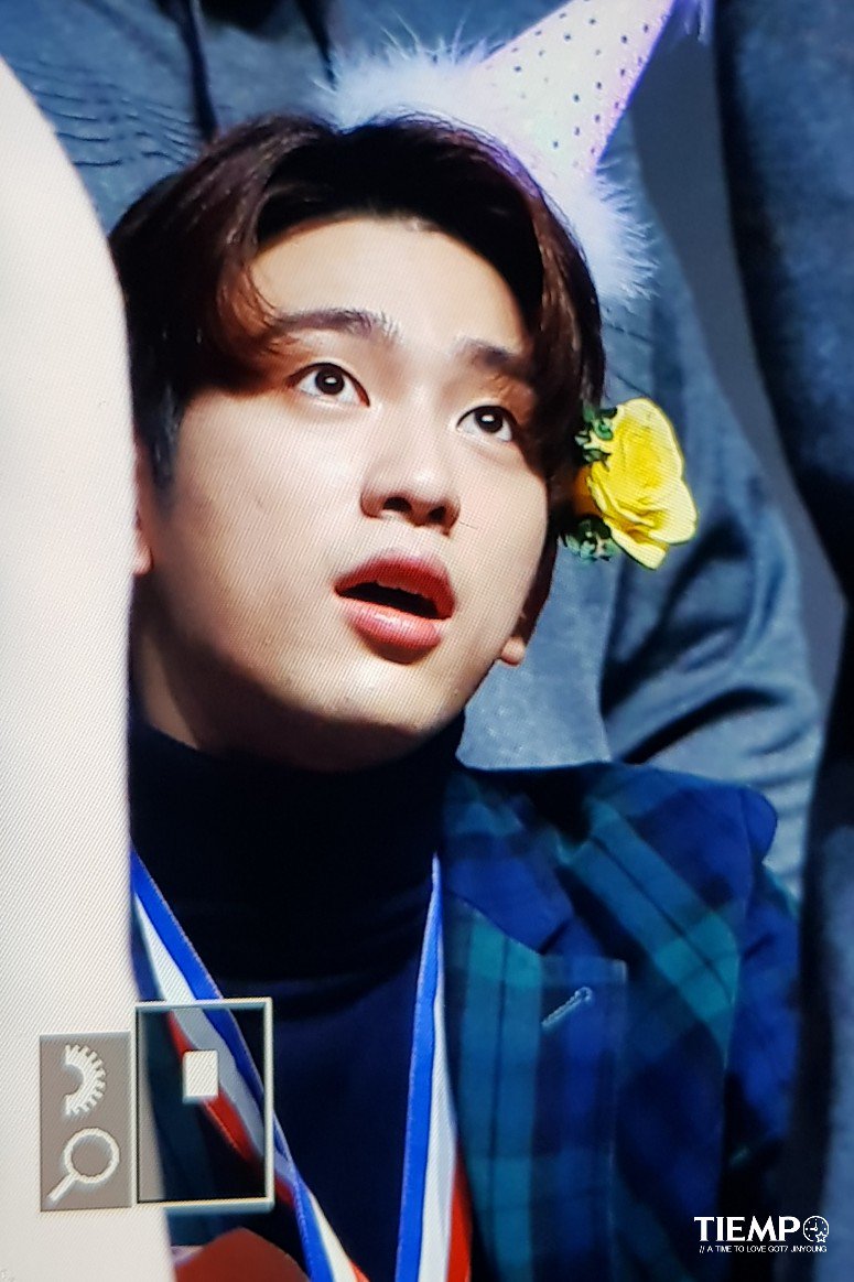 TIEMPO_JY's tweet photo. 171224 스폐셜 이벤트 너무 귀여워😭😭😭 #진영 #Jinyoung #GOT7 https://t.co/Mu1znNNhlN