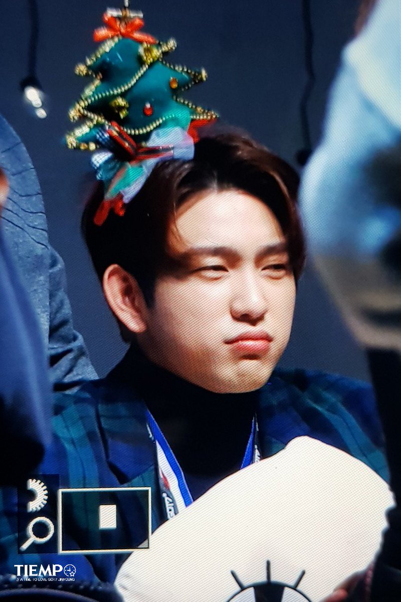 TIEMPO_JY's tweet photo. 171224 스폐셜 이벤트 수고했엉😀🖐 #진영 #Jinyoung #GOT7 https://t.co/2uJ7jpUpGh