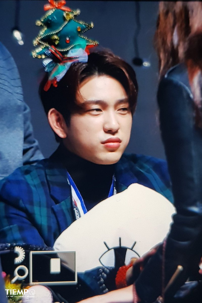 TIEMPO_JY's tweet photo. 171224 스폐셜 이벤트 수고했엉😀🖐 #진영 #Jinyoung #GOT7 https://t.co/2uJ7jpUpGh