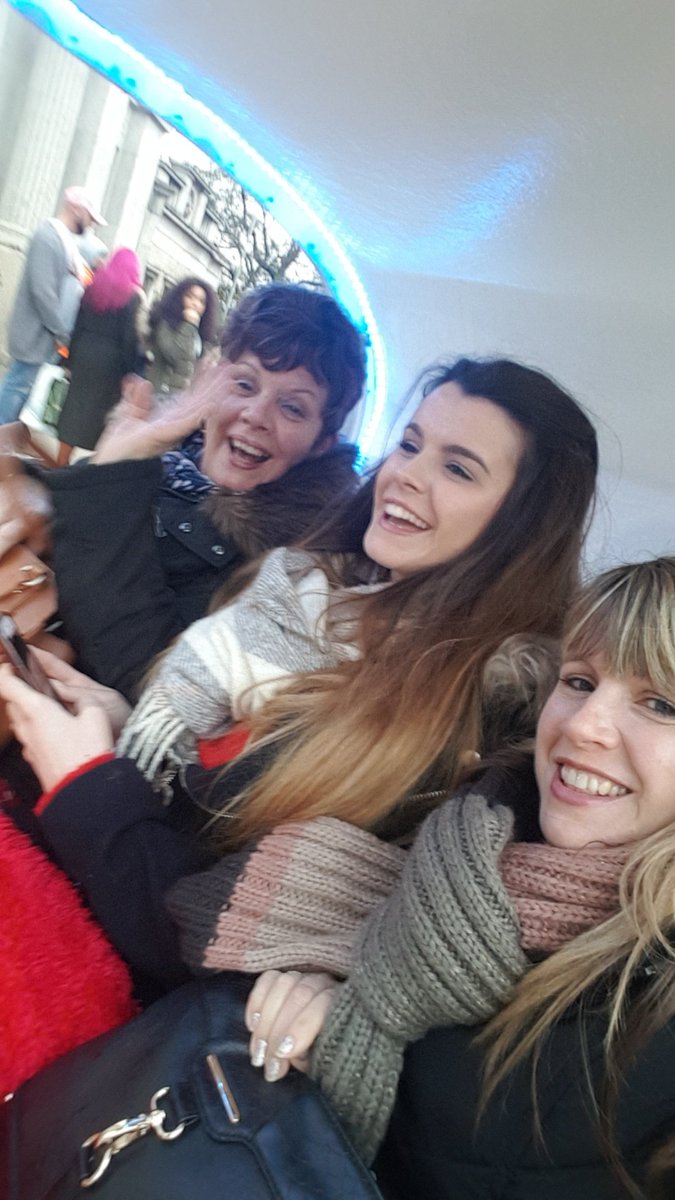 kelizray's tweet photo. Happy Birthday to me eeeeeekkk 40 #midlife #halfway #London #motheranddaughter #happy https://t.co/ilZ3hmcZpM