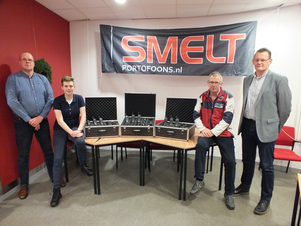 Oranjevereniging Oldebroek neemt Portofoons in ontvangst. oranjeverenigingoldebroek.nl/2017/12/24/ora…