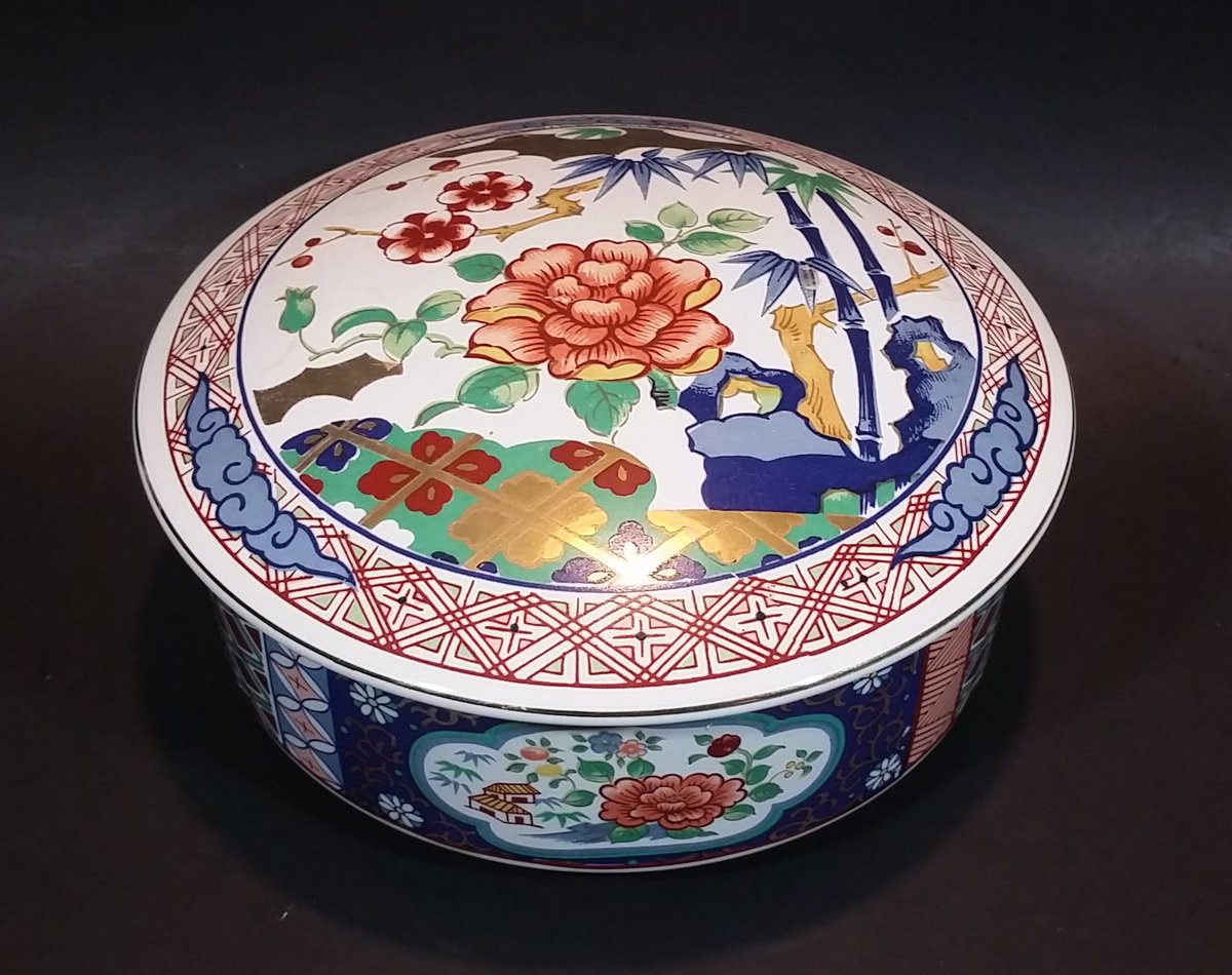 TreasureValley0's tweet photo. 1950s Imari Ware Japan Flowers, Bamboo, and Huts Decor Porcelain Lidded Candy Dish https://t.co/RCXUJVAlgF
#Vintage #1950s #50s #Fifties #Japan #Japanese #Floral #Flowers #Imari #ImariWare #Bamboo #Huts #Decor #Candy #CandyDish #Porcleain #Dishes #Beautiful #Sweets #Candies https://t.co/WXwll1fYgT