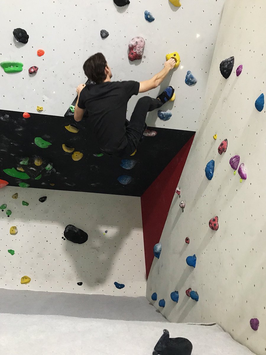 Christmas Eve bouldering with this monkey! 🧗🏻‍♂️🧗🏻‍♀️