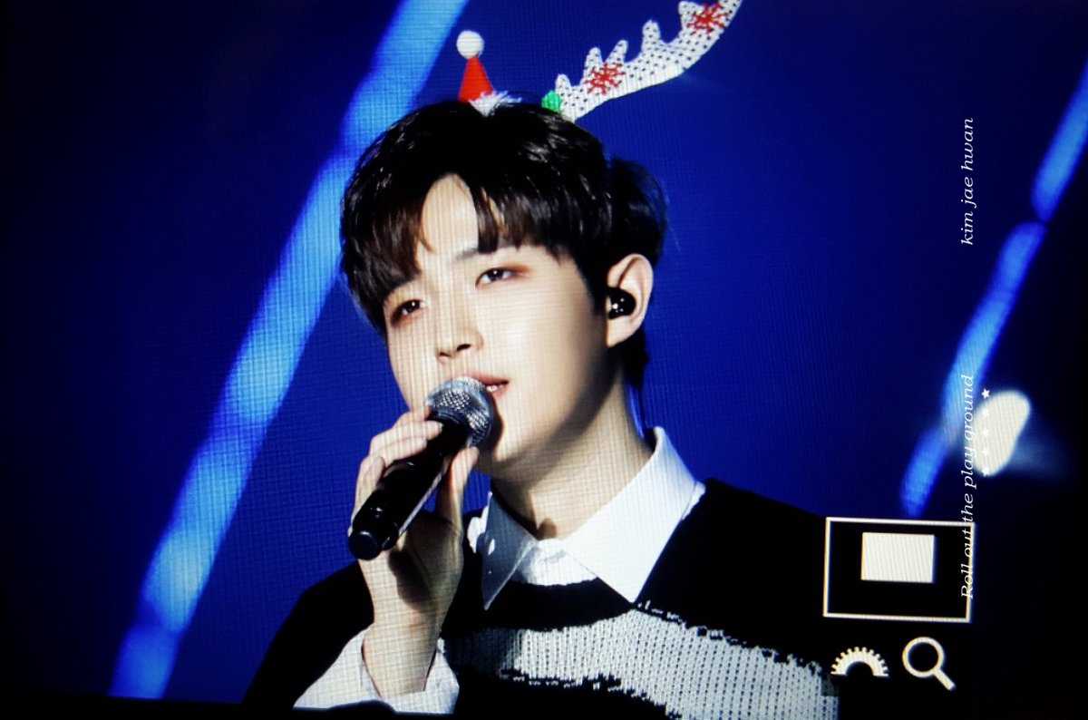 Rolling0527's tweet photo. 171224 부산 프리미어 팬콘 #재환 #김재환 #워너원 #wannaone #jaehwan #kimjaehwan 노래하는 짼돌프😍 https://t.co/i6ExKFGqGv