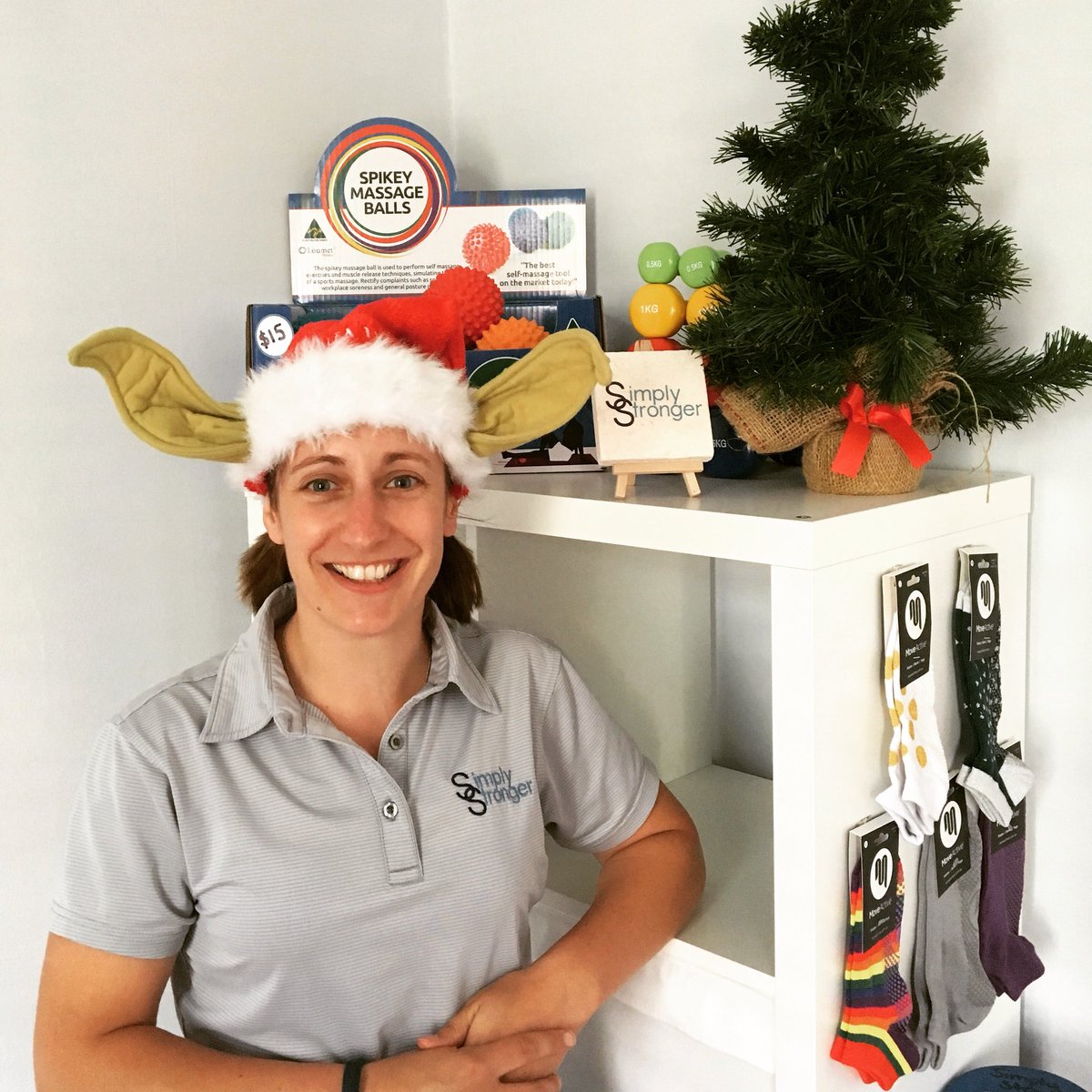 simplystronger7's tweet photo. Wishing everyone a safe and happy holiday season with family and friends, from the team at Simply Stronger! #christmas https://t.co/f5m2hdbrkl