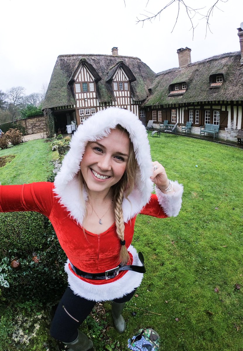 challengesophie's tweet photo. Really excited to use this time to relax, recharge + reflect! Hope you have a wonderful time ✨🎄❤️Thanks so much for all your support this year 🙏 https://t.co/DhoiuNWAzs #christmas #relaxrechargereflect https://t.co/kWrxiRAOlu