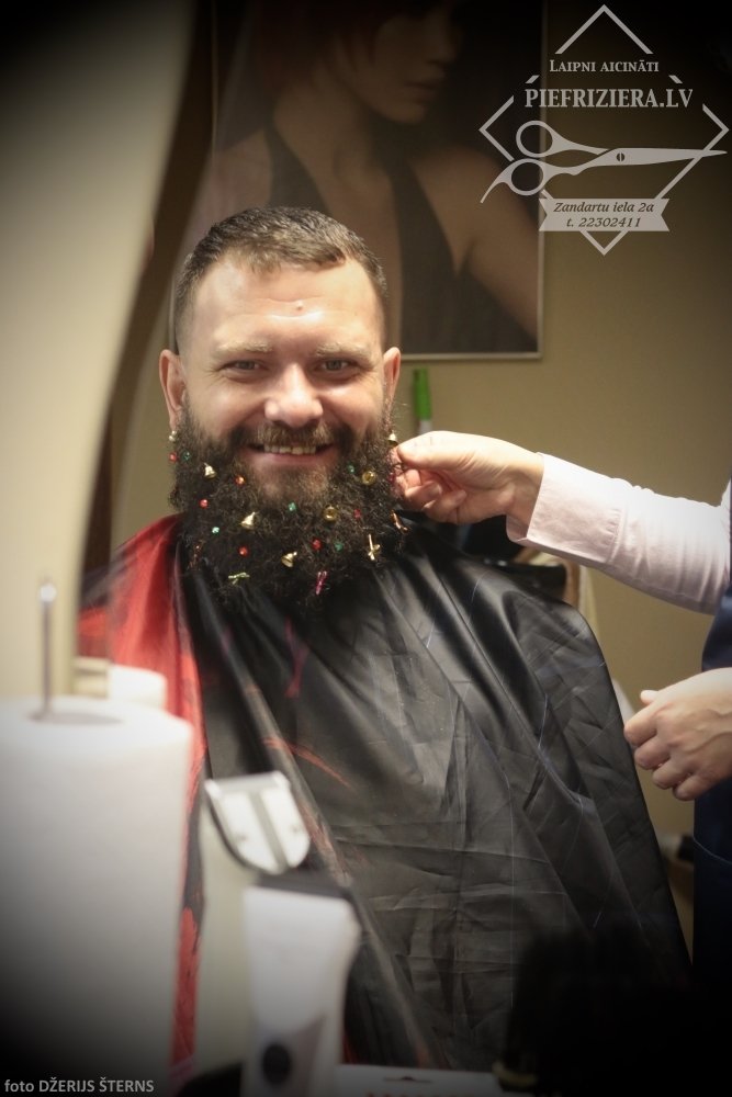 Re, kādus pigorus vakar frizētavā nostrādājām :) PRIECĪGUS JUMS ZIEMASSVĒTKUS, DRAUGI! 🎁🍾