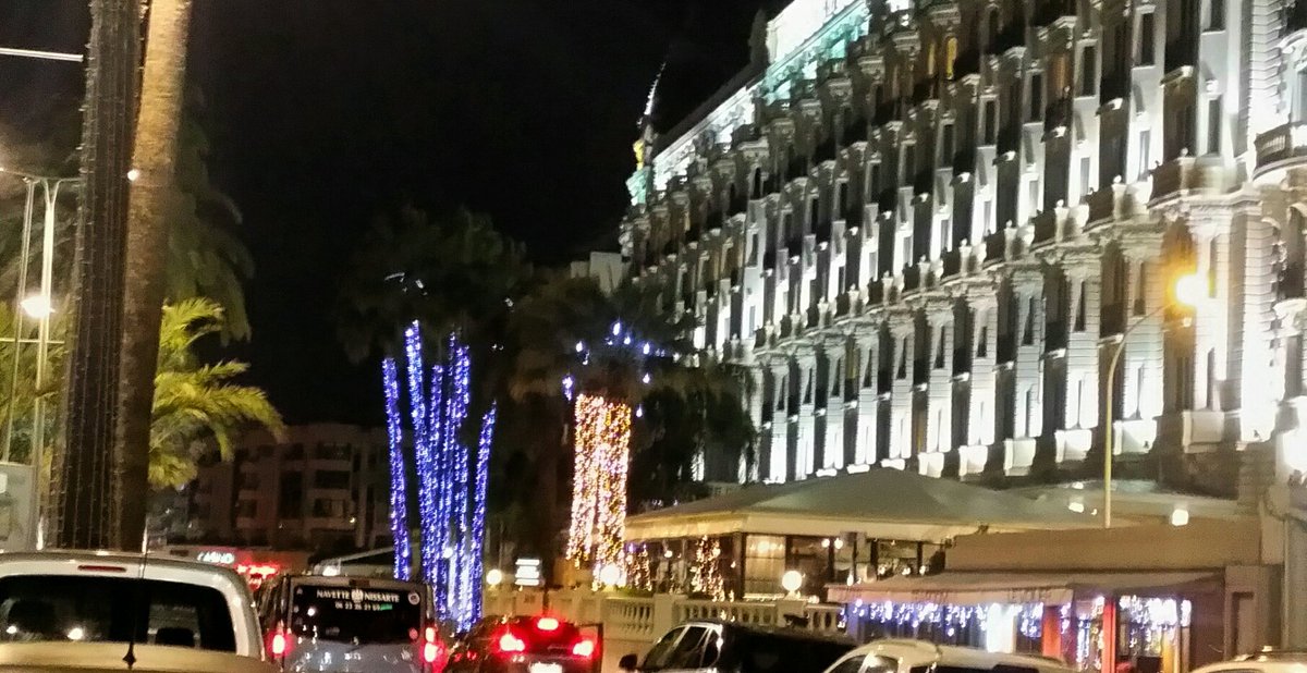 #Cannes Fin décembre La Croisette brille de tous ses feux, tel son joyau illuminé: l'hotel Carlton #cotedazurfrance <a href="/CarltonCannes/">CarltonCannes</a> #francemagique @FrenchMerveilles @hcotedazur <a href="/atout_france/">Atout France</a> <a href="/Parcoursvoyages/">Golf Parcours & Voyages</a> @photovoyages <a href="/Magnifique_FR/">MagnifiqueFrance</a> <a href="/OneTwoTrips/">OneTwoTrips</a> @VilleCannes <a href="/HappyCannes/">Happy Cannes Travel</a>