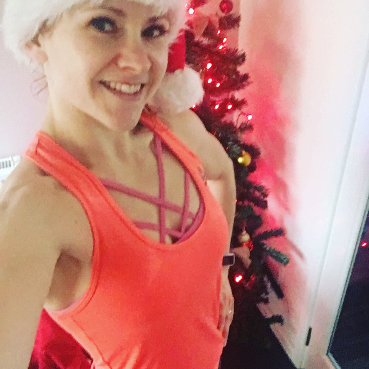 Becky_Bloor's tweet photo. Christmas Eve workout done!! #bodycombat74 #lesmills #workoutathome #noexcuses https://t.co/2FpsRxoKUt