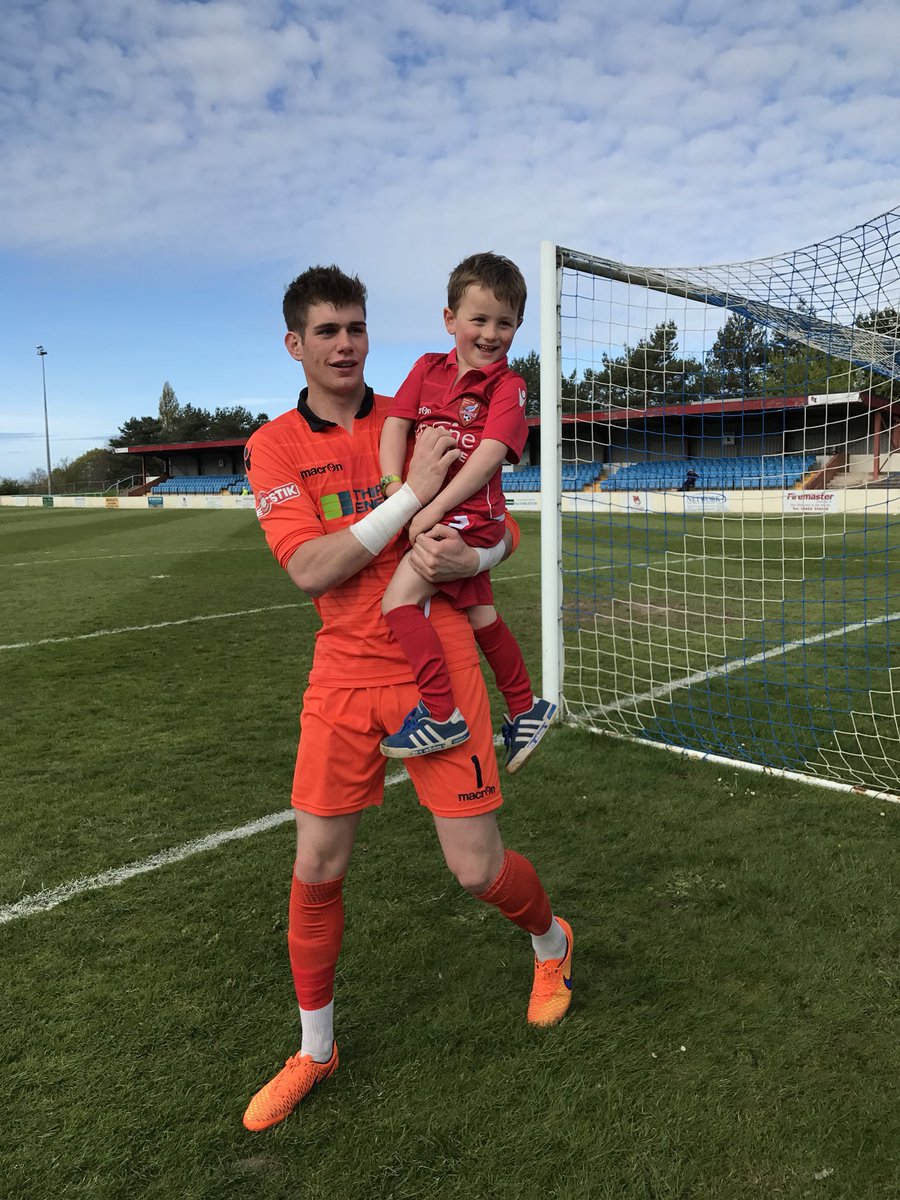 MiniSeadog's tweet photo. Merry Christmas to all my new friends, including @TheLittleMackem ❤️ Can’t wait for more #MiniSeadog adventures with @safc in 2018 https://t.co/qpitzzwHU0