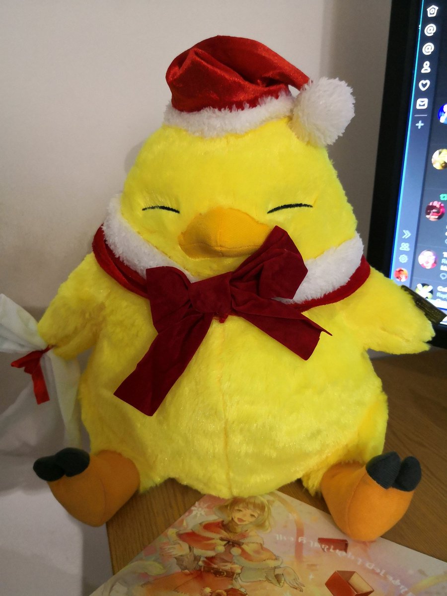 Me han enviado un chocobo gordo navideño. No se me ocurre algo mejor para celebrar las fiestas
